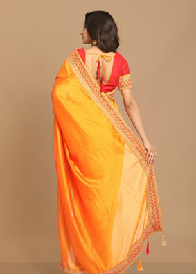 alt message - Mohey Women Mustard Yellow Embroidered Saree image number 3